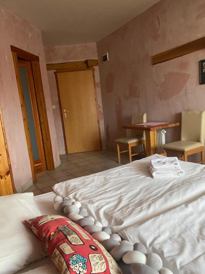 Hostel Caferazy Poprad Esterno foto