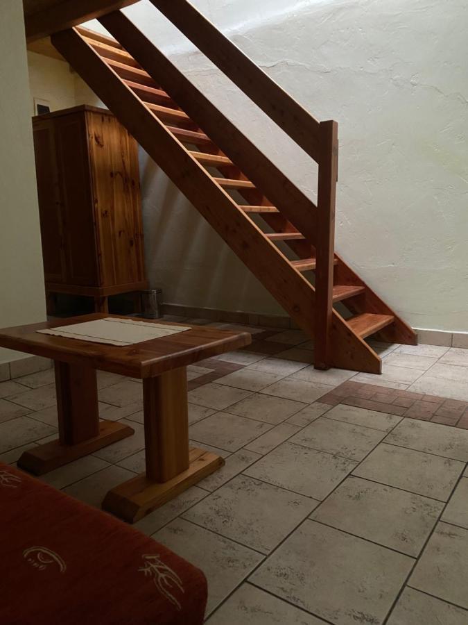 Hostel Caferazy Poprad Esterno foto